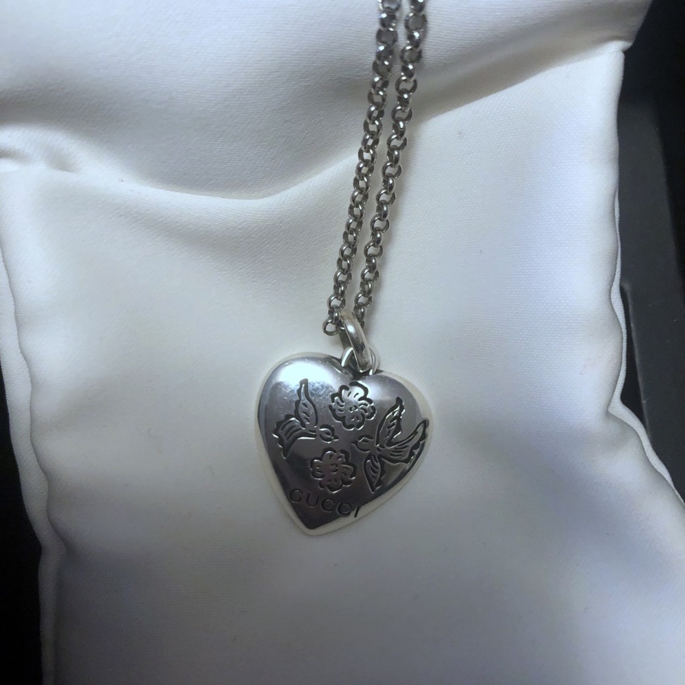Gucci- “Blind for love” necklace